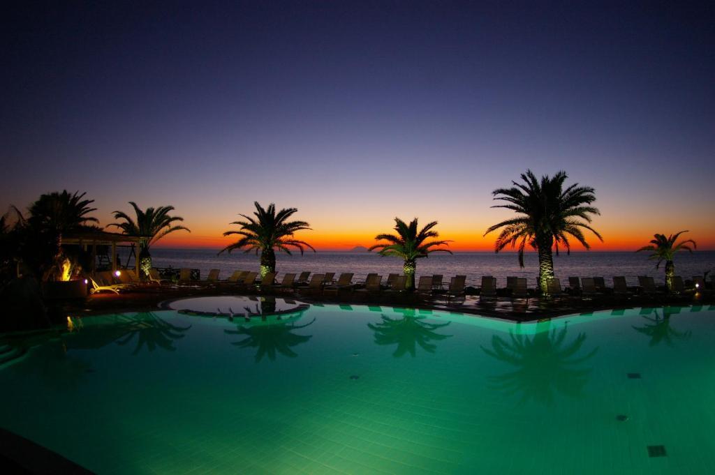 Hotel Villaggio Cala Di Volpe Capo Vaticano Zewnętrze zdjęcie