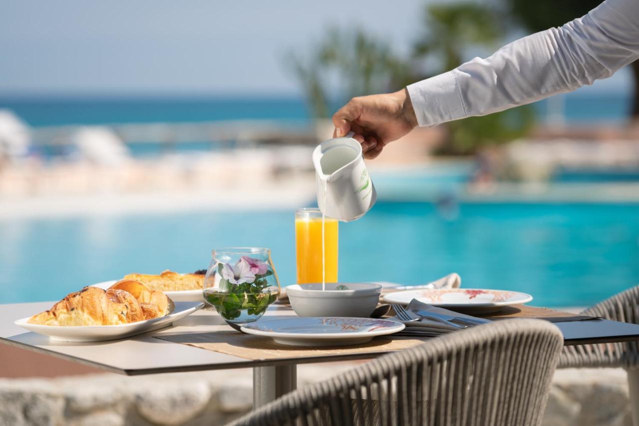 Hotel Villaggio Cala Di Volpe Capo Vaticano Zewnętrze zdjęcie