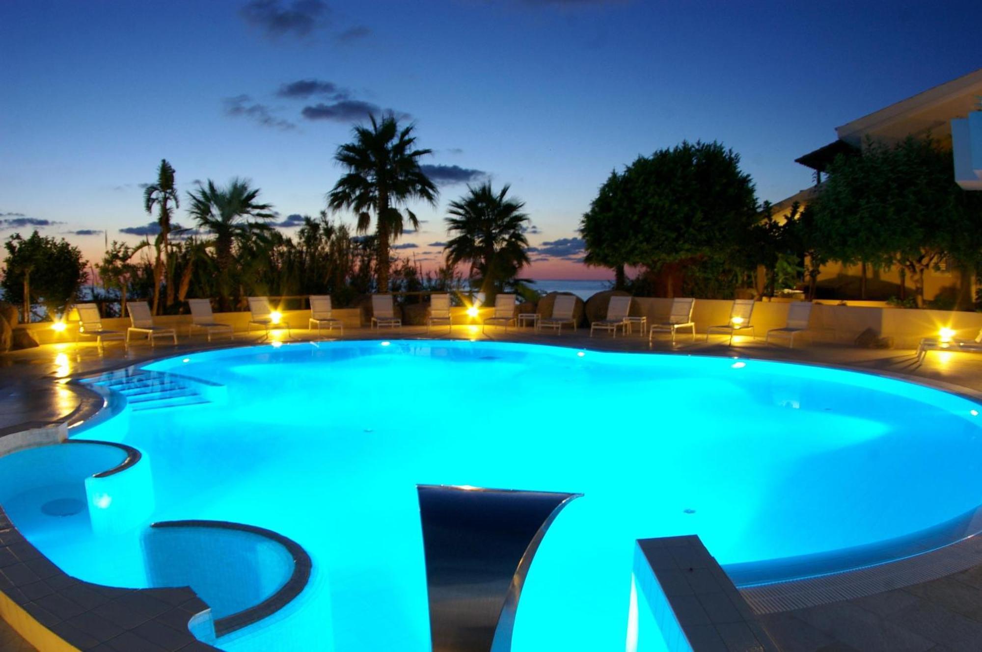 Hotel Villaggio Cala Di Volpe Capo Vaticano Zewnętrze zdjęcie