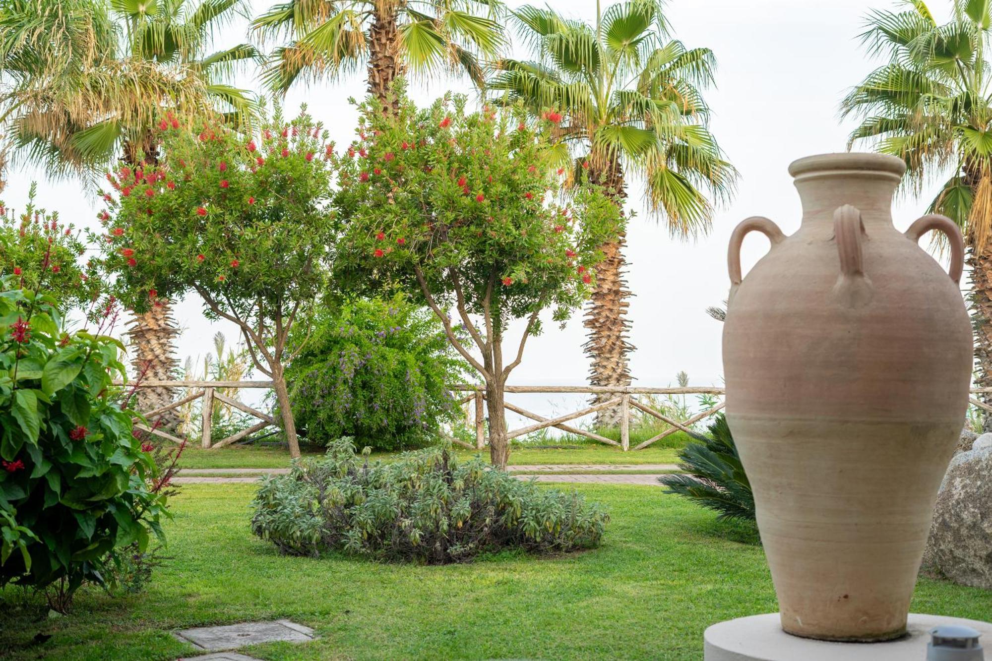 Hotel Villaggio Cala Di Volpe Capo Vaticano Zewnętrze zdjęcie
