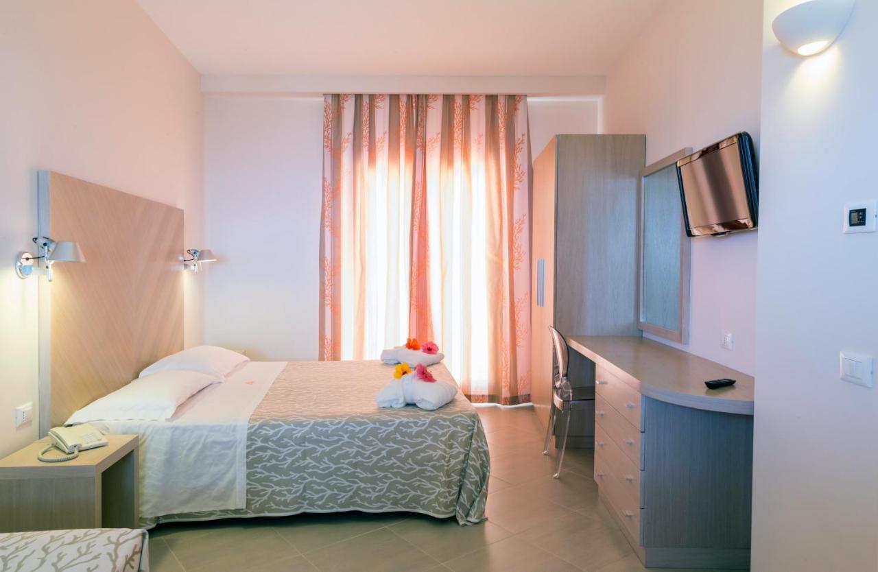 Hotel Villaggio Cala Di Volpe Capo Vaticano Zewnętrze zdjęcie