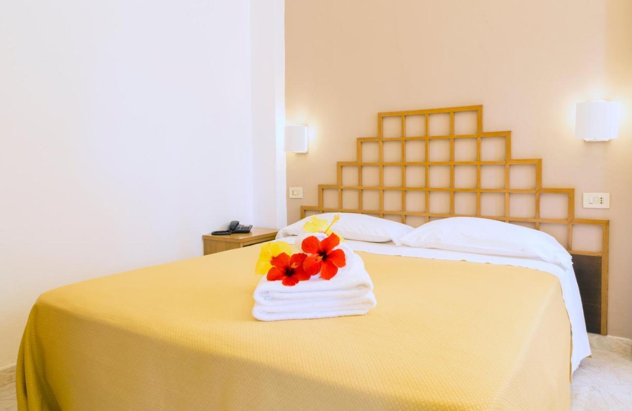 Hotel Villaggio Cala Di Volpe Capo Vaticano Zewnętrze zdjęcie